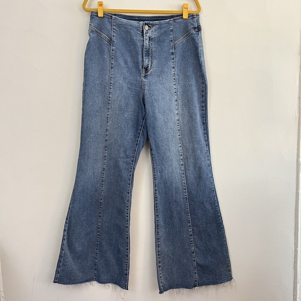 Free People "We The Free" Denim Flare Short Jeans Size 32